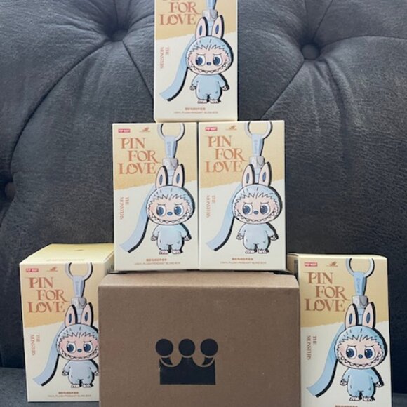 Pin For Love Labubu - F - Picture 2 of 5